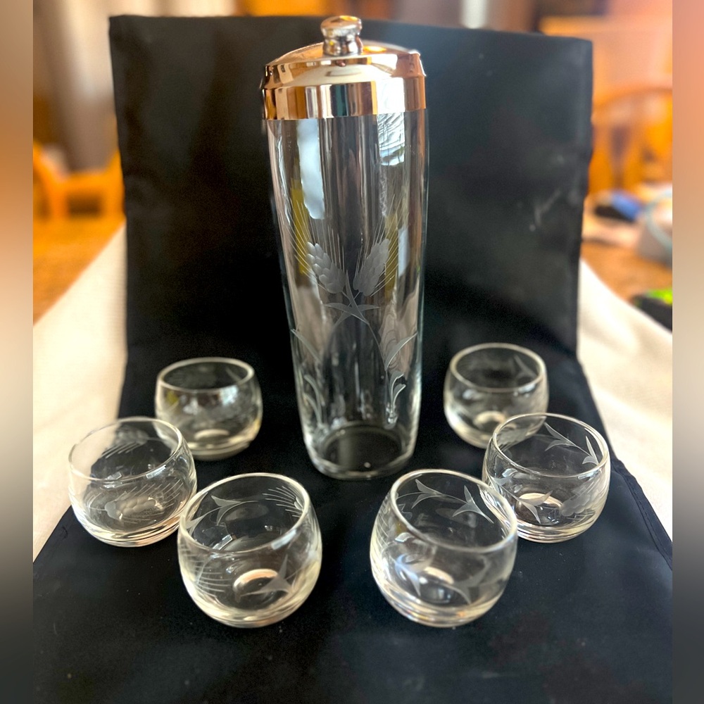 Vintage Javit Crystal MCM Cocktail Shaker Etched Fine Wheat USA
